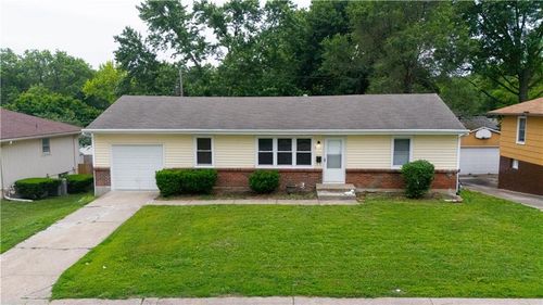 8709 E 83rd St, Raytown, MO, 64138-3104 | Card Image
