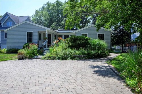 46 S River Dr, Narragansett, RI, 02882-2735 | Card Image
