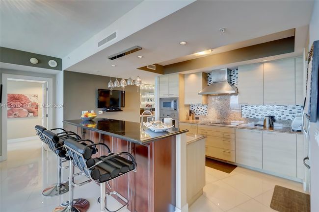 APT-703 - 1 N Ocean Blvd, Condo with 2 bedrooms, 3 bathrooms and null parking in Pompano Beach FL | Image 11