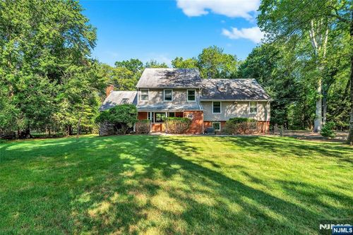 11 Margaret Ct, Demarest, NJ, 07627-1103 | Card Image