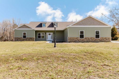 704 Jonathon Ln, Carterville, IL, 62918-1060 | Card Image