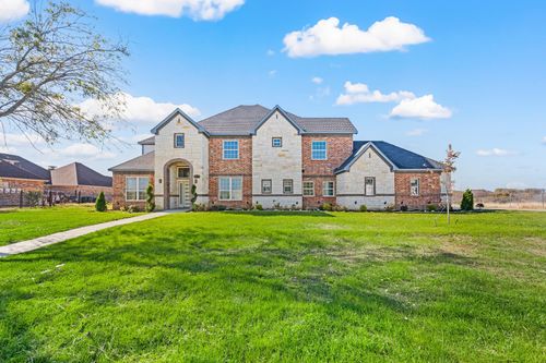 828 Mallard Pointe Dr, Cedar Hill, TX, 75104-8265 | Card Image