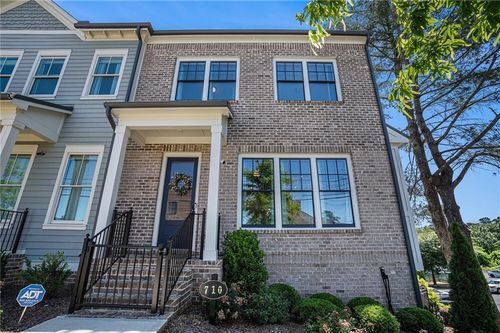710 Elmwood Way, Roswell, GA, 30075-5204 | Card Image