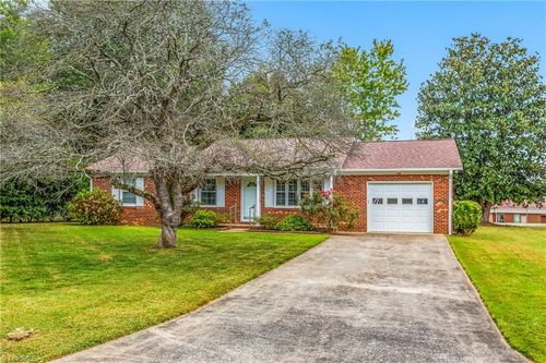 108 Hinshaw Ave, Yadkinville, NC, 27055-7738 | Card Image