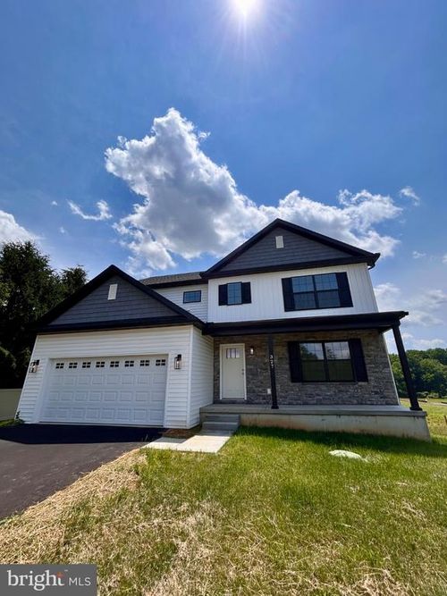 327 W Fritz Ave, QUARRYVILLE, PA, 17566-1311 | Card Image