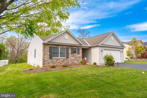 779 Hunter Dr, PENNSBURG, PA, 18073-1574 | Card Image