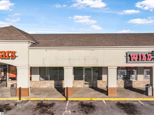 3970 S Mackinaw Trl, Cadillac, MI, 49601-8104 | Card Image