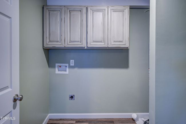 Customer Cabinets in Laundry Also | Image 31