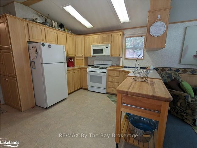 225 - 85 Theme Park Dr, House other with 2 bedrooms, 1 bathrooms and 2 parking in Wasaga Beach ON | Image 7