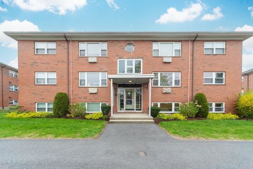 b2-41 Warren St, Waltham, MA, 02453-6935 | Card Image