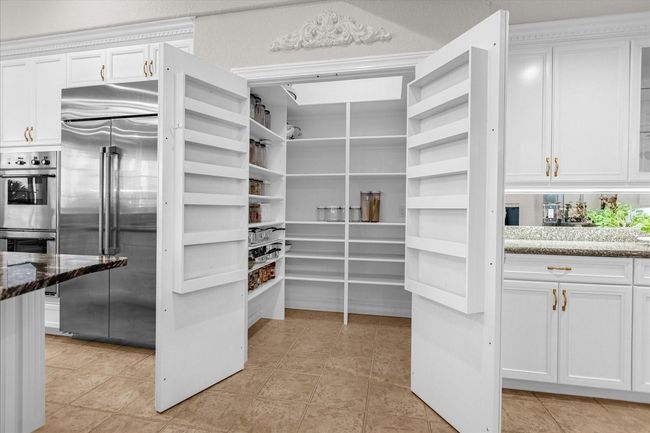 Walk-in Pantry | Image 14