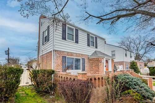 82 Cerenzia Blvd, Elmont, NY, 11003-3631 | Card Image