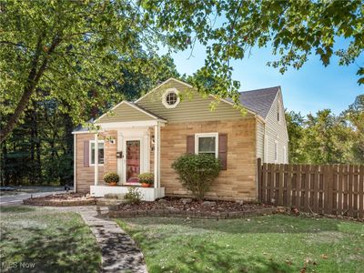 View of front facade with a front yard | Image 1