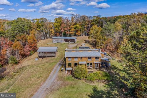 3041 Pine Grove Rd, BERKELEY SPRINGS, WV, 25411-5819 | Card Image