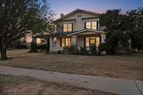 2001 N Main St, Tahoka, TX, 79373-5324 | Card Image