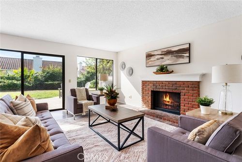 29028 Old Carriage Ct, Agoura Hills, CA, 91301-1621 | Card Image