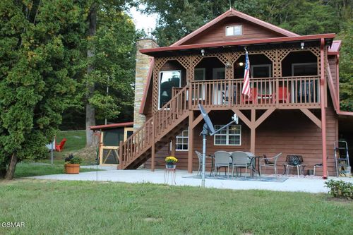 676 Rocky Flats Rd, Cosby, TN, 37722-3806 | Card Image