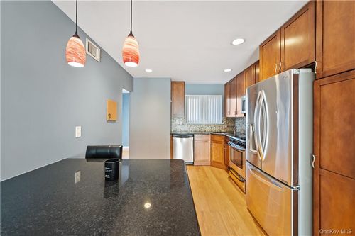 58 Park Dr, Mount Kisco, NY, 10549-1122 | Card Image