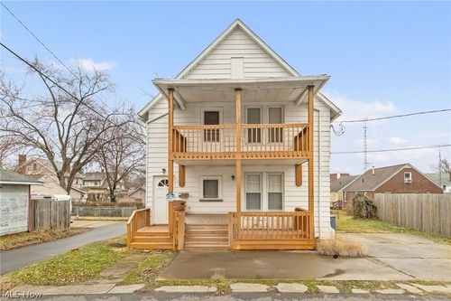 2112 Iris Ct Nw, Canton, OH, 44709-3756 | Card Image