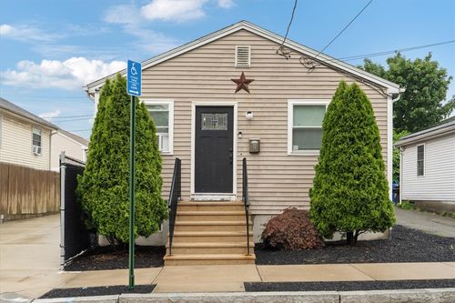 9 Halton St, Providence, RI, 02907-3011 | Card Image