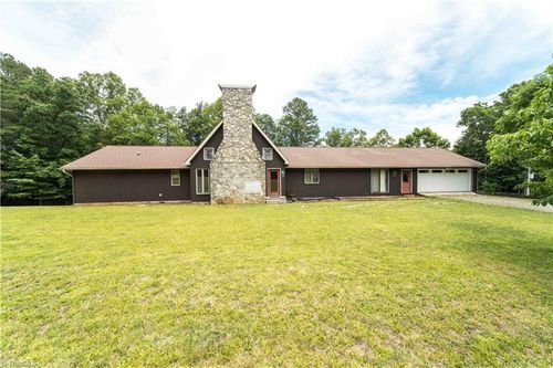 1068 Nathan Ln, Pinnacle, NC, 27043-8138 | Card Image
