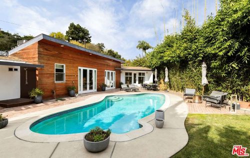 160 Beloit Ave, Los Angeles, CA, 90049-3044 | Card Image