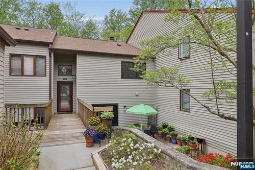 240 Mountain View Dr, Mahwah, NJ, 07430-3425 | Card Image