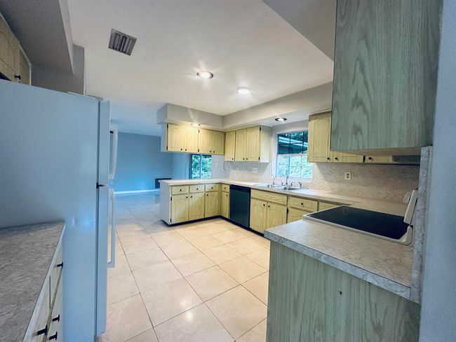 2118 Se Morningside Blvd, House other with 3 bedrooms, 2 bathrooms and null parking in Port St Lucie FL | Image 8
