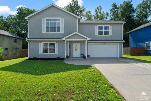 813 S Clay St, Junction City, KS, 66441-3663 | Card Image