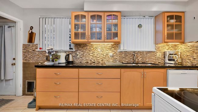 57 Archdekin Dr, House attached with 4 bedrooms, 2 bathrooms and 4 parking in Brampton ON | Image 7