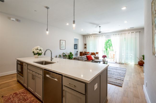 UNIT-1104 - 15875 Spectrum Dr, Condo with 3 bedrooms, 3 bathrooms and null parking in Addison TX | Image 13