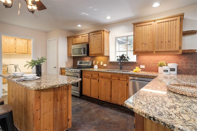600 Seals Rd, House other with 4 bedrooms, 3 bathrooms and null parking in Bartonville TX | Image 11