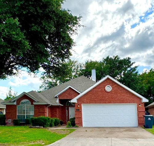 3614 Parkmead Dr, Arlington, TX, 76014-3100 | Card Image