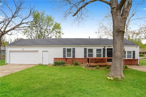 12712 10th St, Grandview, MO, 64030-2420 | Card Image