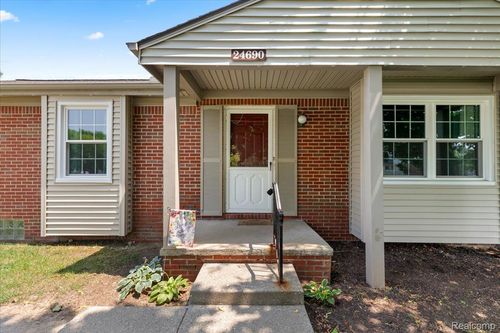 24690 Bashian Dr, Novi, MI, 48375-2926 | Card Image