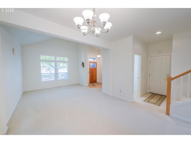 14868 Sw Citrine Loop, House other with 3 bedrooms, 3 bathrooms and 2 parking in Beaverton OR | Image 6