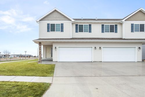 907 30th Ave W, West Fargo, ND, 58078-7937 | Card Image