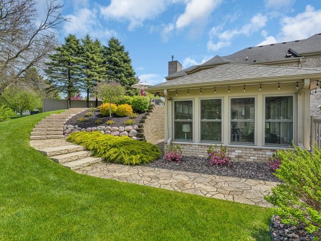 8 Lake Pointe Cir, House other with 5 bedrooms, 3 bathrooms and null parking in Wind Point WI | Image 25