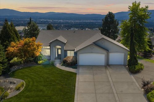 8816 E Woodland Park Dr, Spokane, WA, 99217-9464 | Card Image