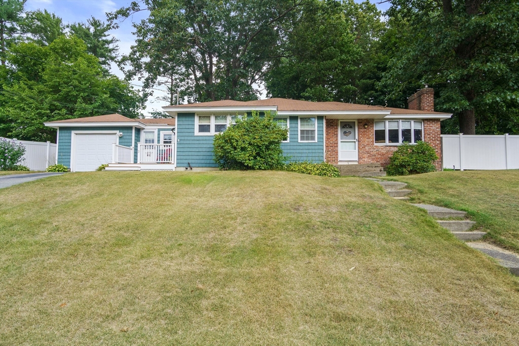 Tomahawk Dr, Tewksbury, MA 01876