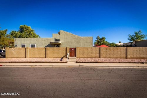 5829 E Nance St, Mesa, AZ, 85215-1482 | Card Image