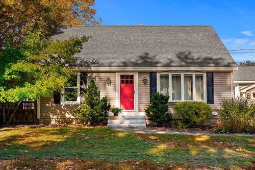 8 New Rd, Goffstown, NH, 03045-2202 | Card Image
