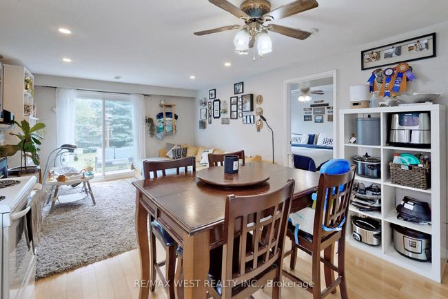 B - 39 Portland Cres, Home with 2 bedrooms, 3 bathrooms and 2 parking in Newmarket ON | Image 11