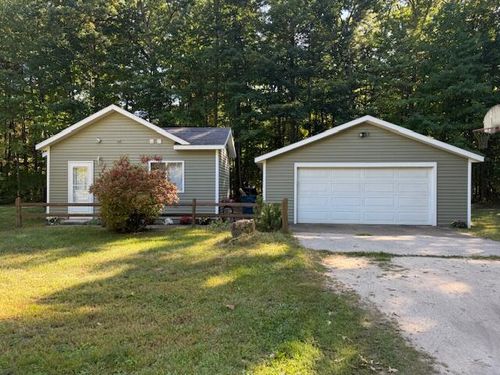 6101 Pear Ave, Newaygo, MI, 49337-9080 | Card Image