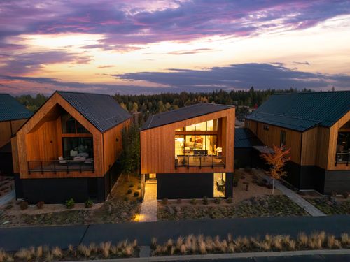61250 Meeks Trl, Bend, OR, 97702-3952 | Card Image