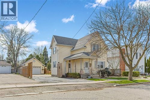 32 Hall St N, Blenheim, ON, N0P1A0 | Card Image