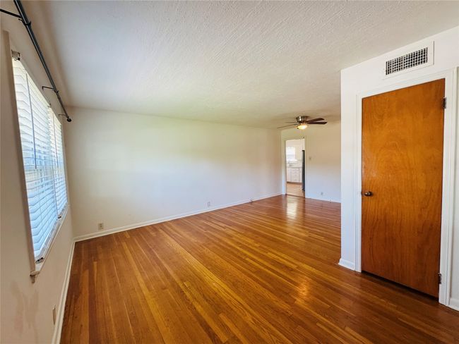 1015 W Sycamore St, House other with 3 bedrooms, 2 bathrooms and null parking in Sherman TX | Image 5