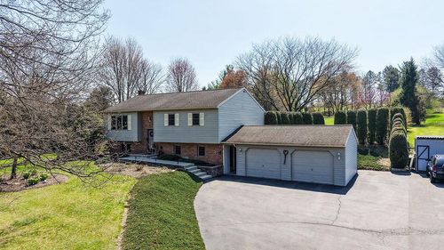 1111 Easter St, MOHRSVILLE, PA, 19541-8715 | Card Image