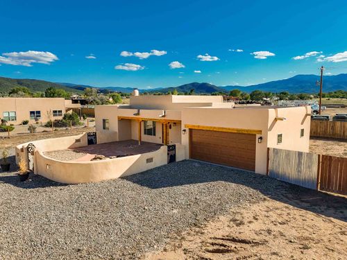 27 Medina Ln, Taos, NM, 87571-4485 | Card Image