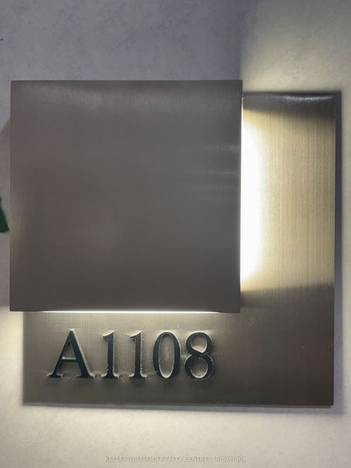 1108-705 Davis Dr, Newmarket, ON, L3Y0J1 | Card Image